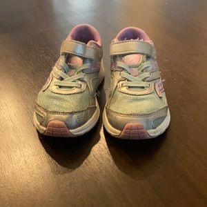 Girls Sauciny Gym Shoes size 11 gray condit!